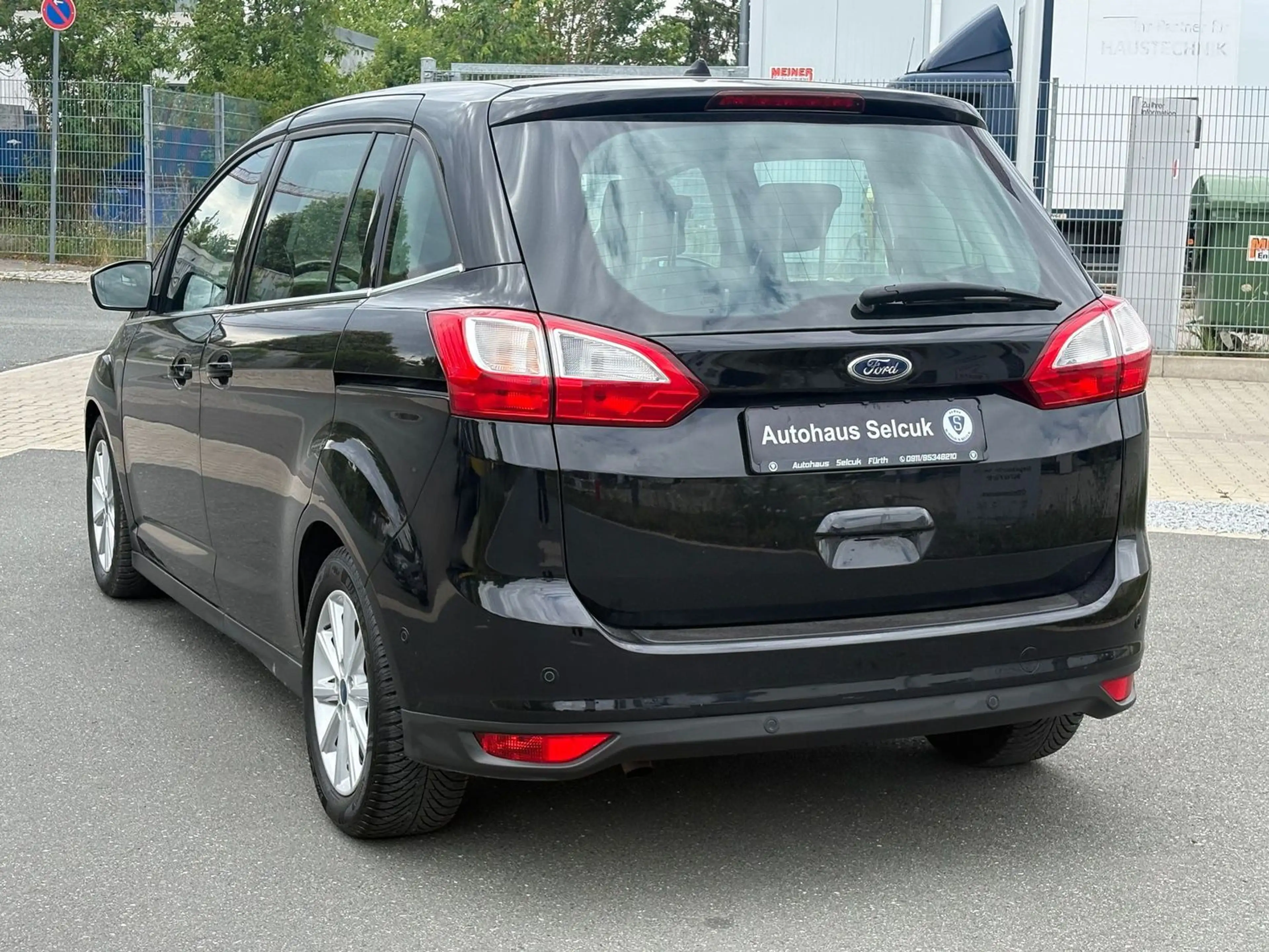 Ford Grand C-Max Titanium *7-Sitzer*Navi*PDC*SHZ*Pano*Automatik* — photo 8