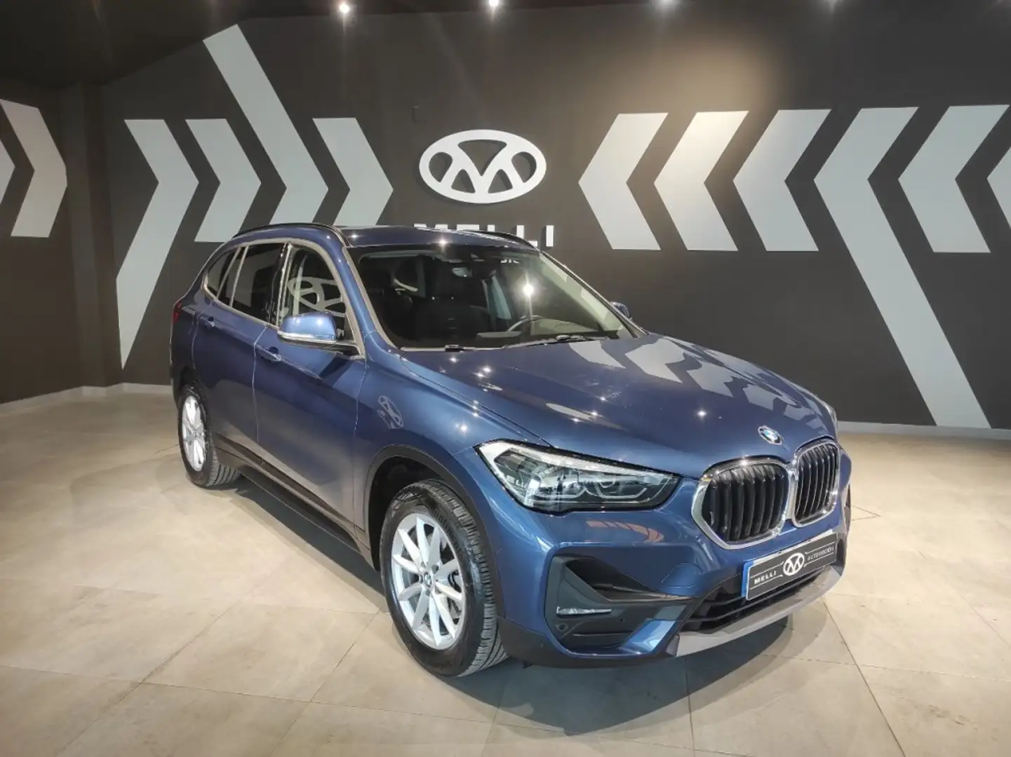 BMW X1 sDrive 18dA Corporate Bleu - 2