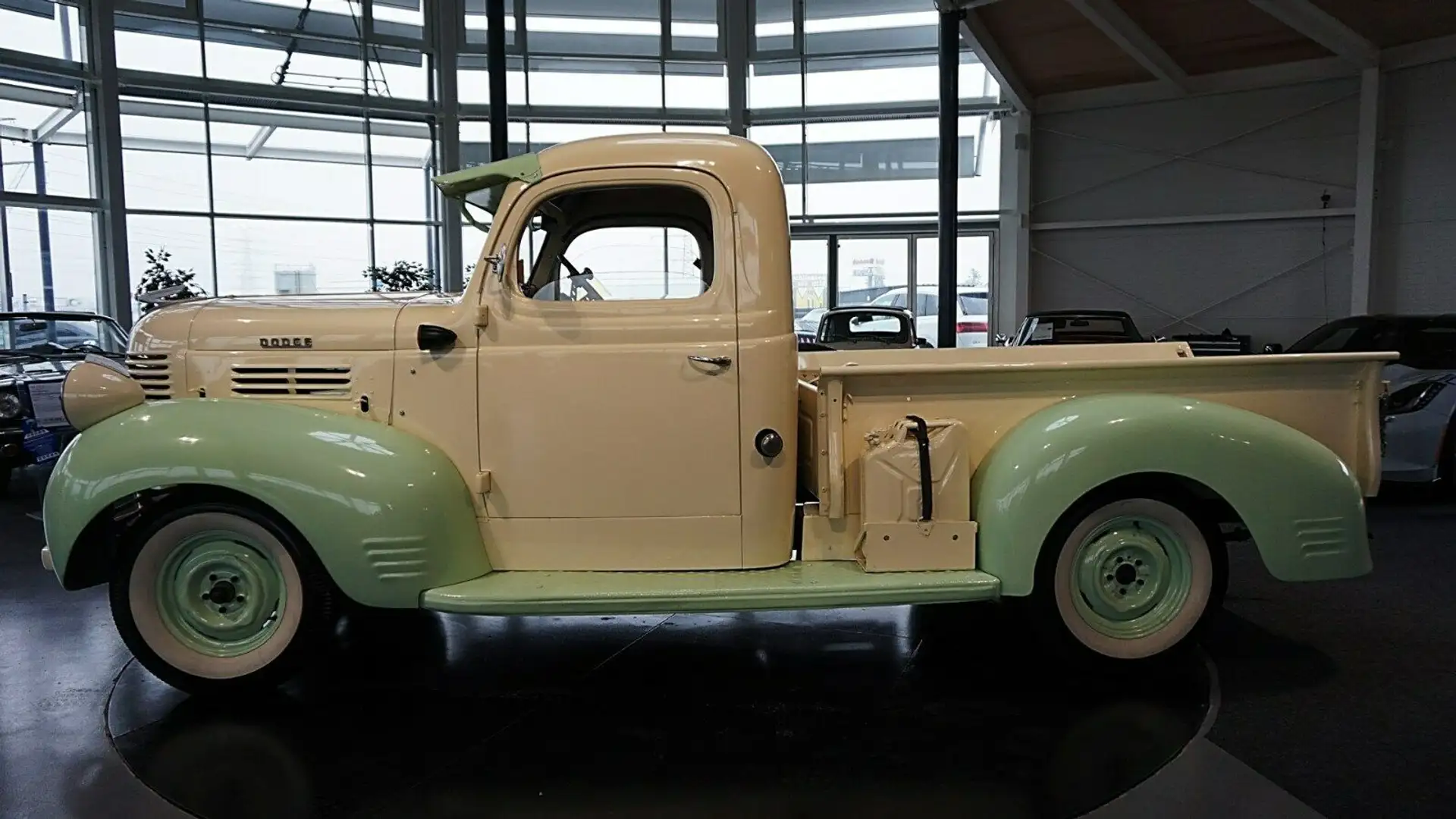 Dodge 1942 Pick up V6 * Neu Restauriert *Showcar* Beige - 2