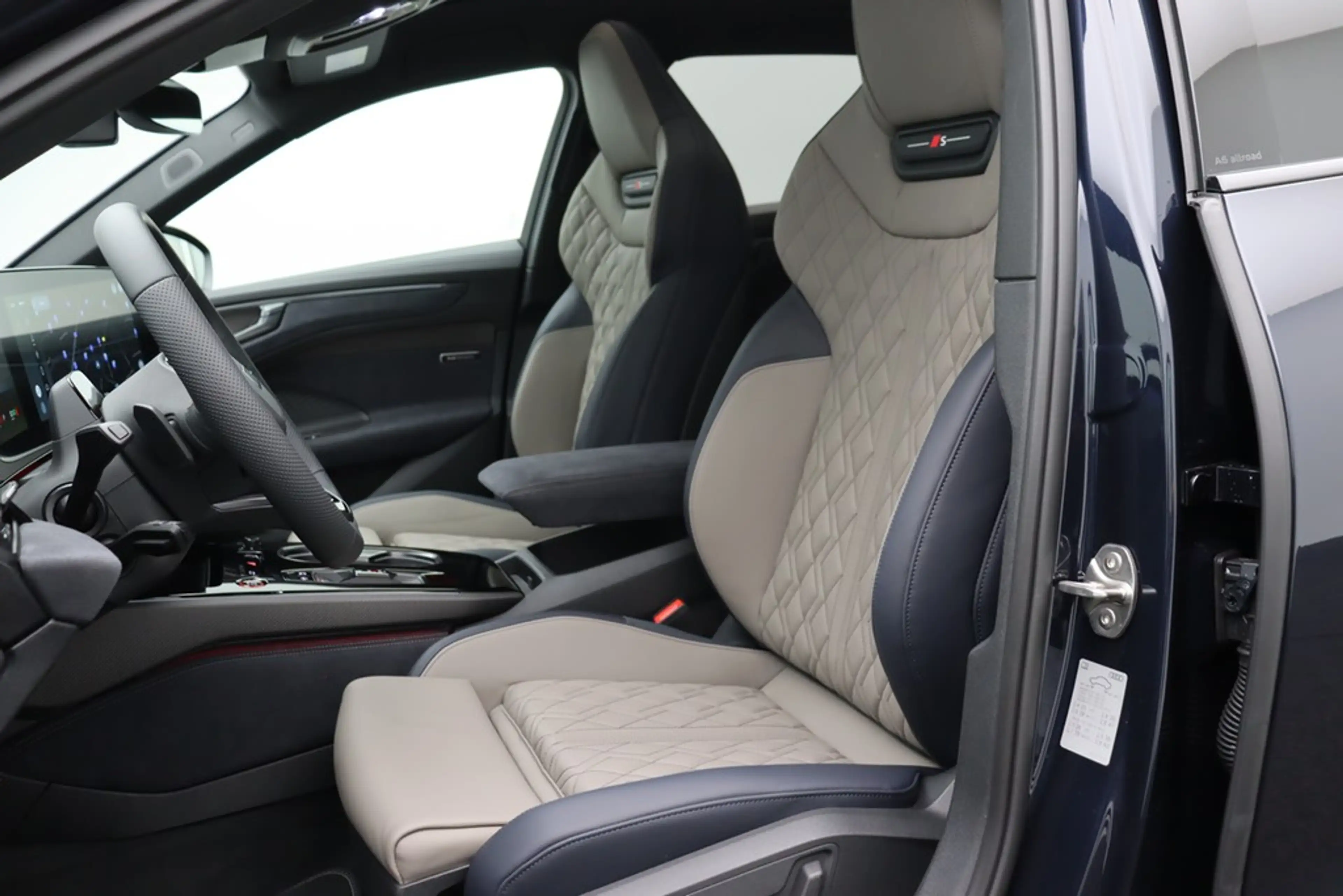 Audi A6 allroad TDI quattro 220 kW **Exclusive** AHK, Pano, Tec... — photo 10