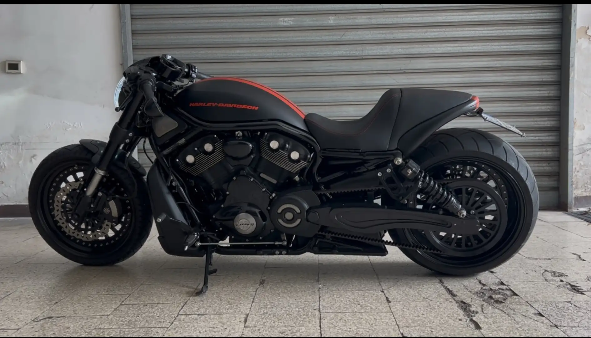 Harley-Davidson VRSC Night Rod night rod special  castomizzata con gomma 280 omol - 1