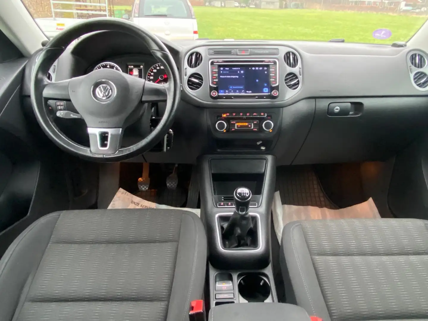 Volkswagen Tiguan 1.4 TSI Highline 5DRS NAVI CAMERA AIRCO NAP GOED O Grijs - 2