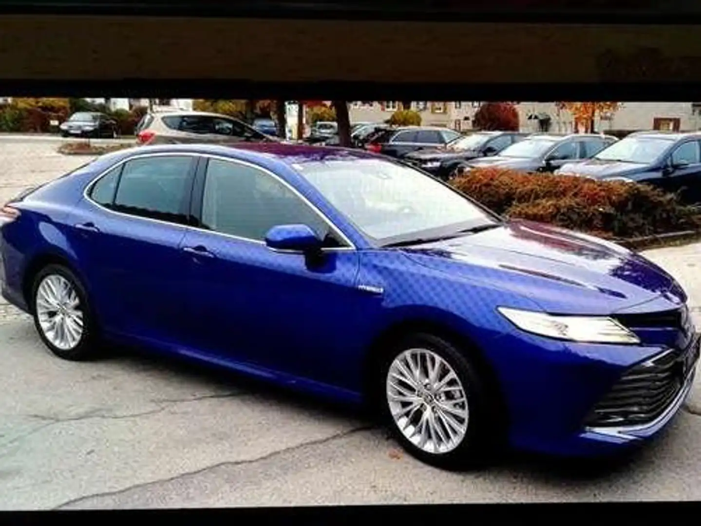 Toyota Camry 2,5 Hybrid Lounge Aut. Blau - 2