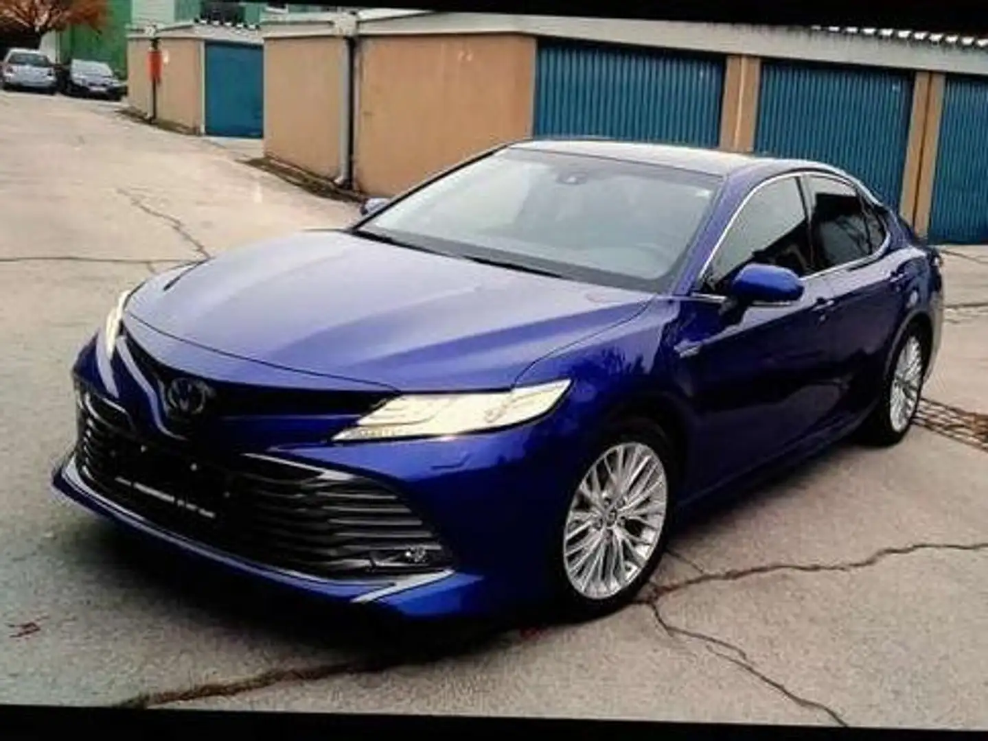 Toyota Camry 2,5 Hybrid Lounge Aut. Blau - 1