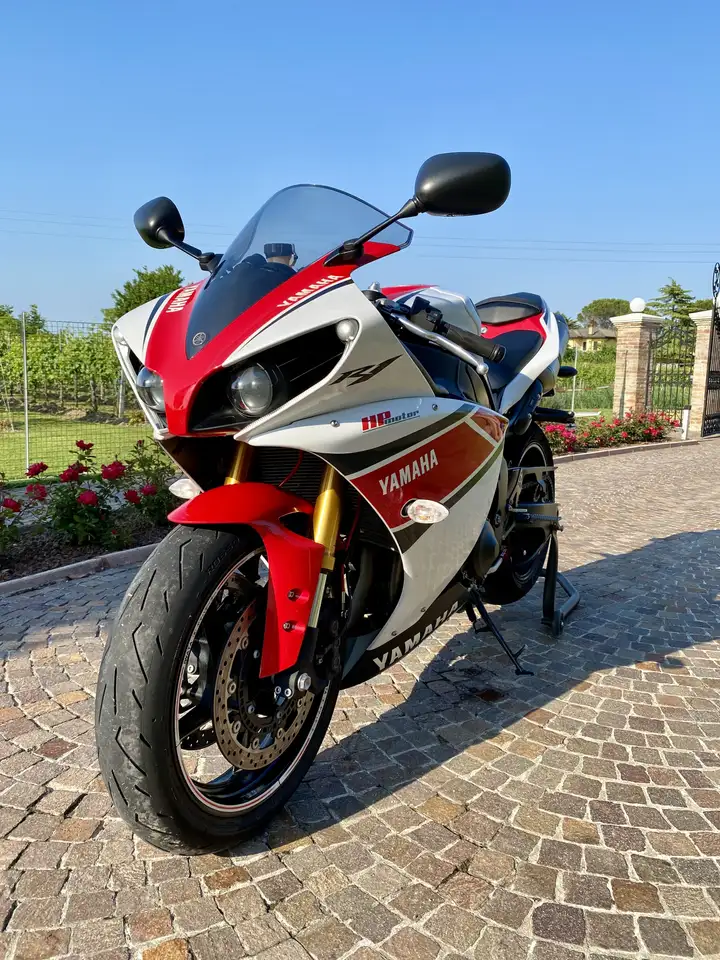 Yamaha YZF-R1