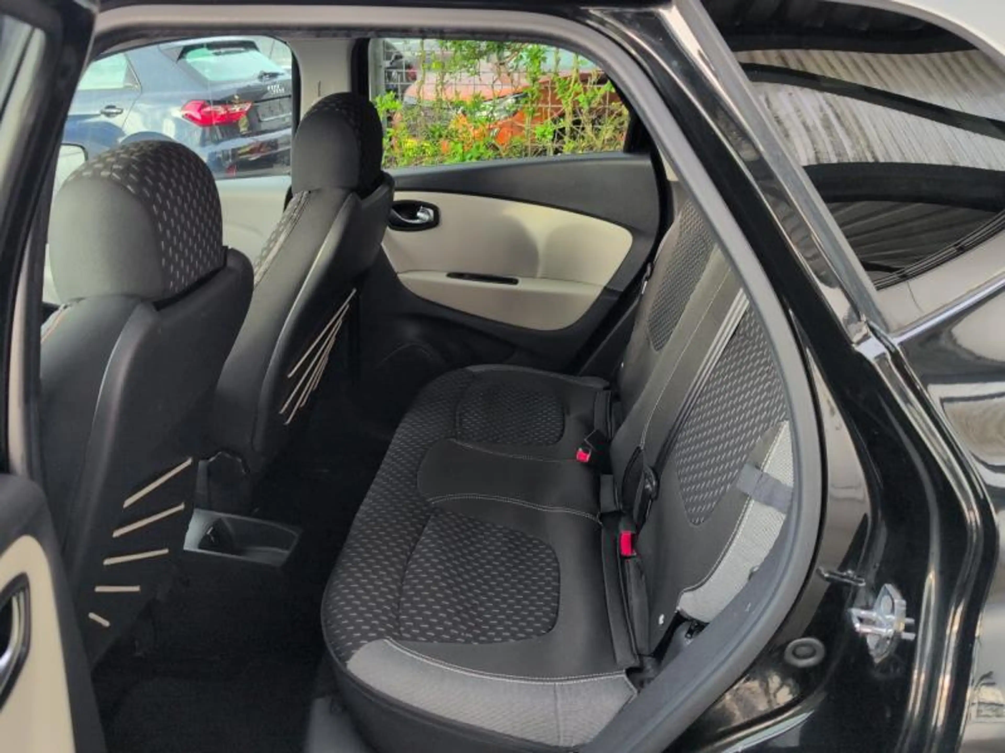 Renault Captur 0.9TCE 90cv 12/2017 Noir GPS Airco Jantes Cruise — photo 8