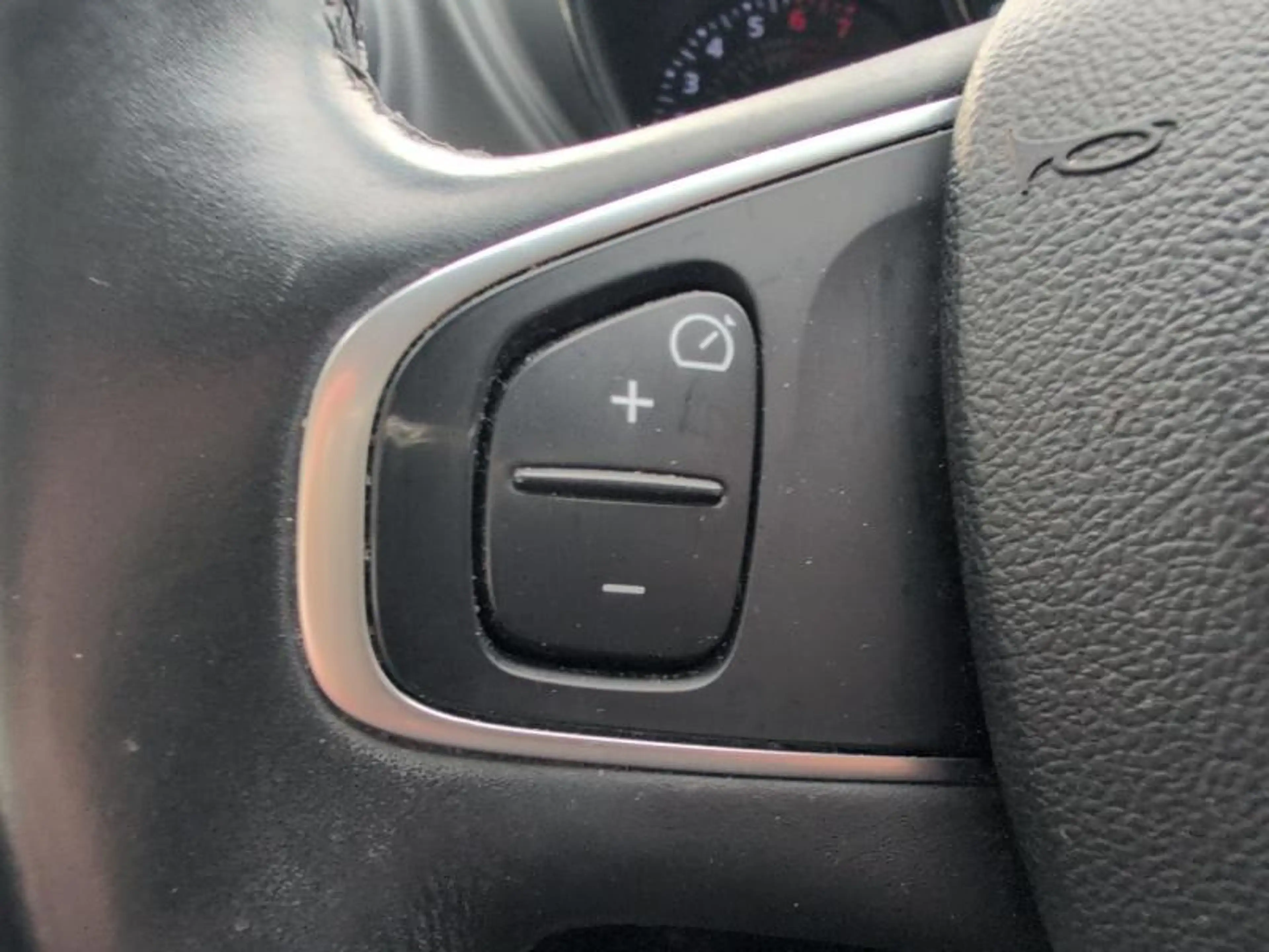 Renault Captur 0.9TCE 90cv 12/2017 Noir GPS Airco Jantes Cruise — photo 13