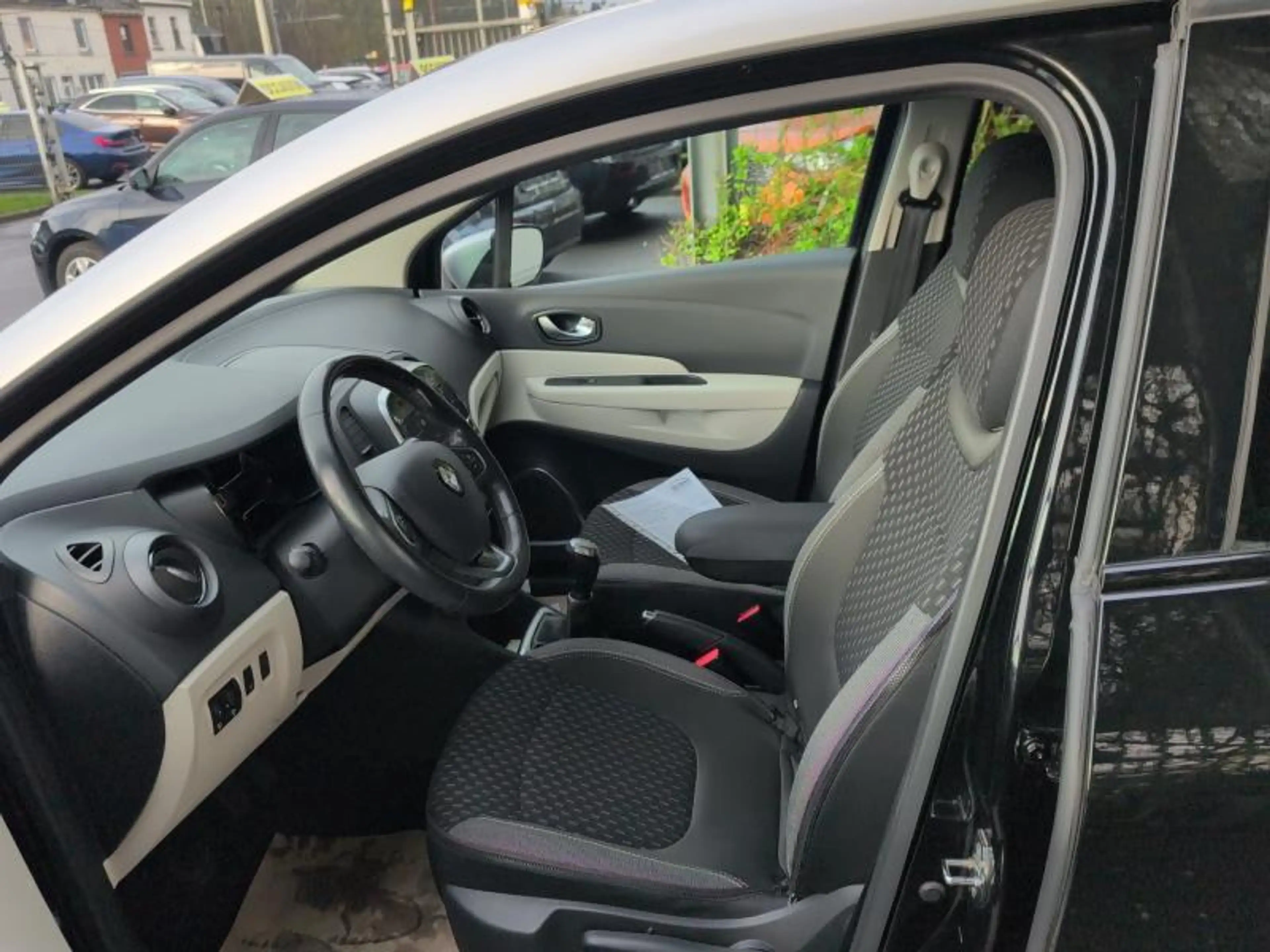 Renault Captur 0.9TCE 90cv 12/2017 Noir GPS Airco Jantes Cruise — photo 7