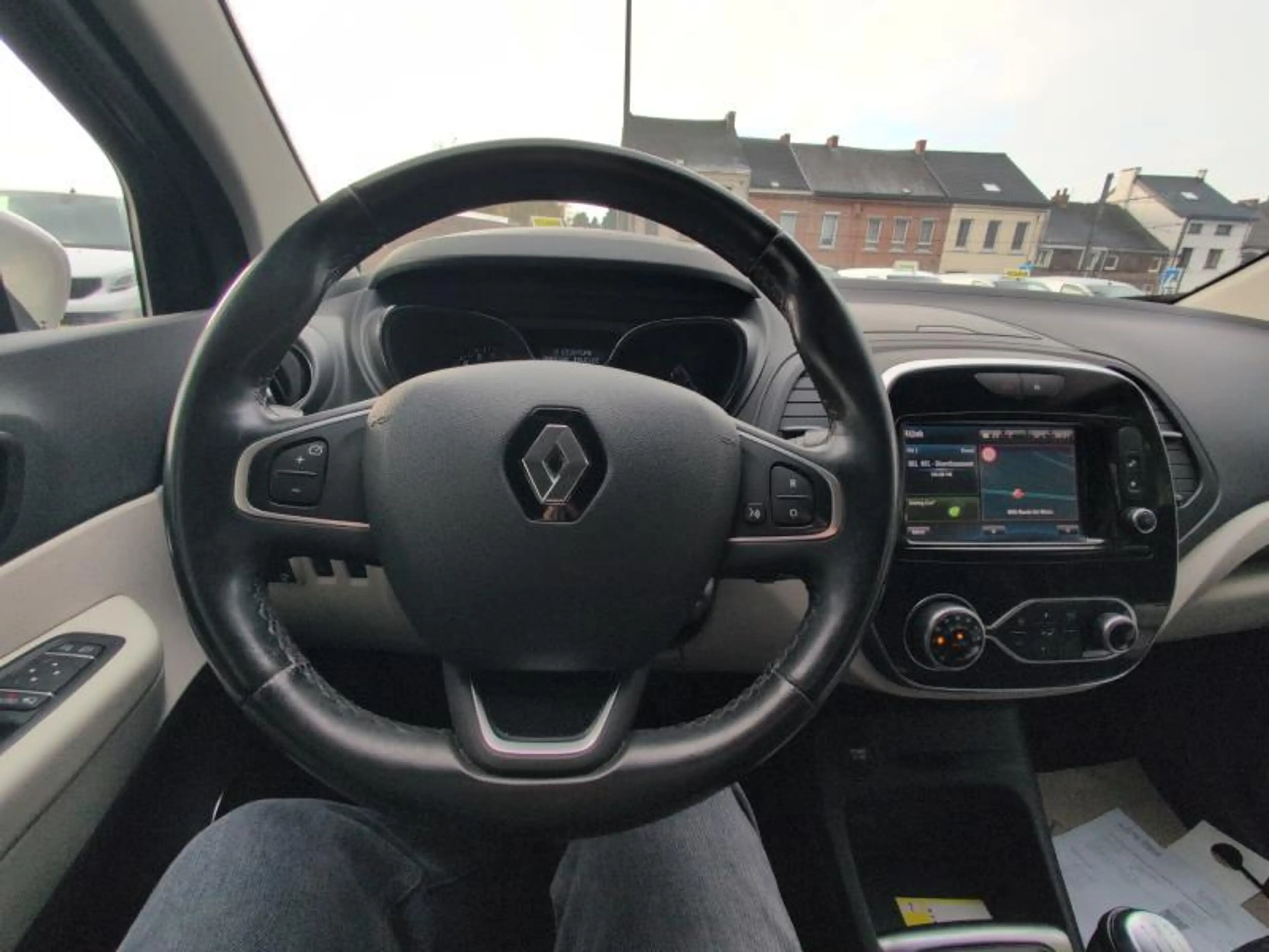 Renault Captur 0.9TCE 90cv 12/2017 Noir GPS Airco Jantes Cruise — photo 9