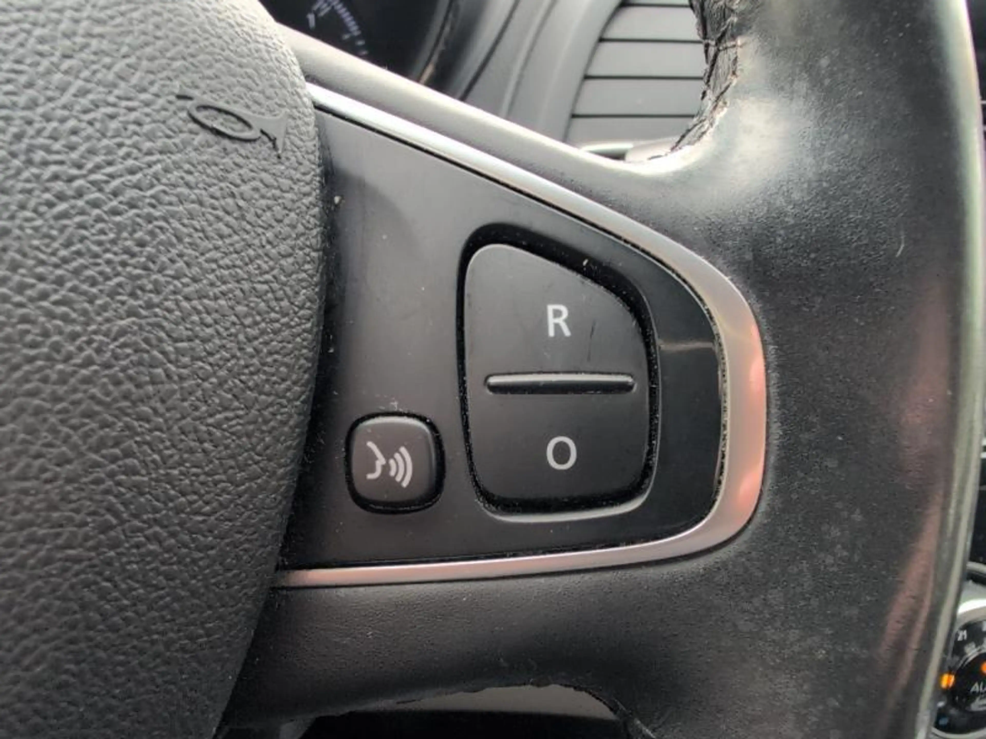 Renault Captur 0.9TCE 90cv 12/2017 Noir GPS Airco Jantes Cruise — photo 12