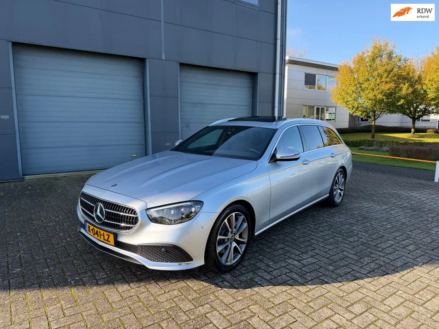 Mercedes-Benz E 220 Estate d AMG Line 2020 /Eerste Eigenaar/Schuifdak/ Grijs - 1