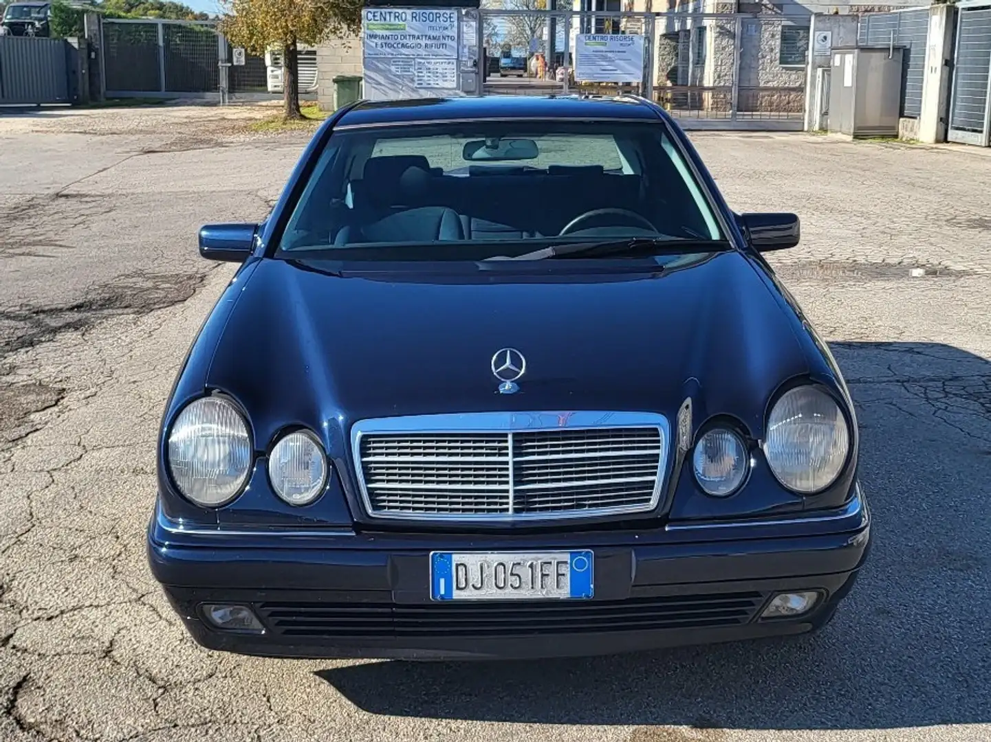 Mercedes-Benz E 300 td Elegance Blauw - 2