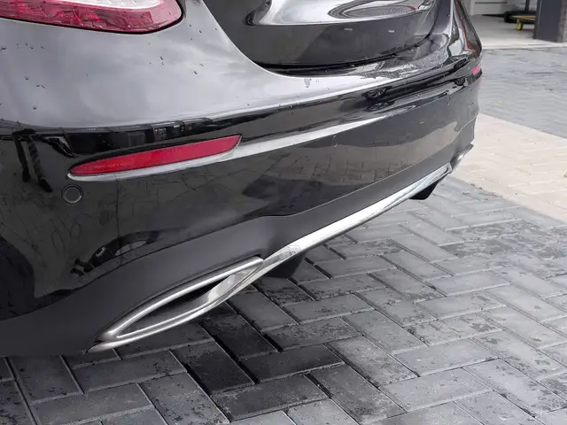 Mercedes-Benz E-Class view 12