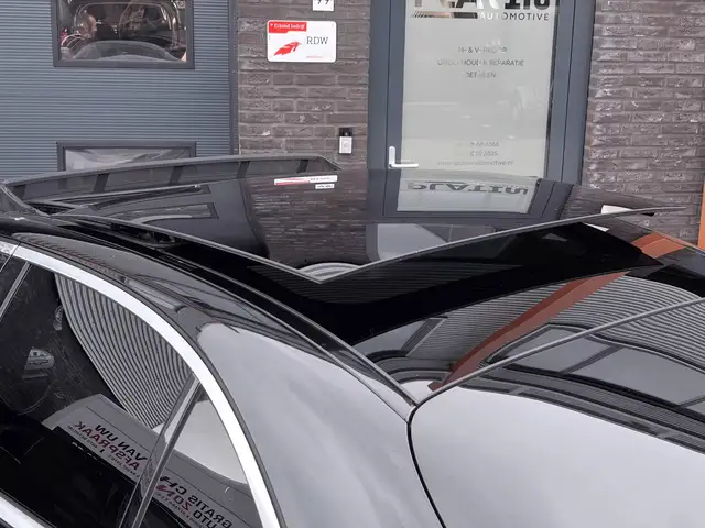 Mercedes-Benz E-Class view 8