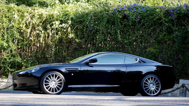Aston Martin DB9 V12