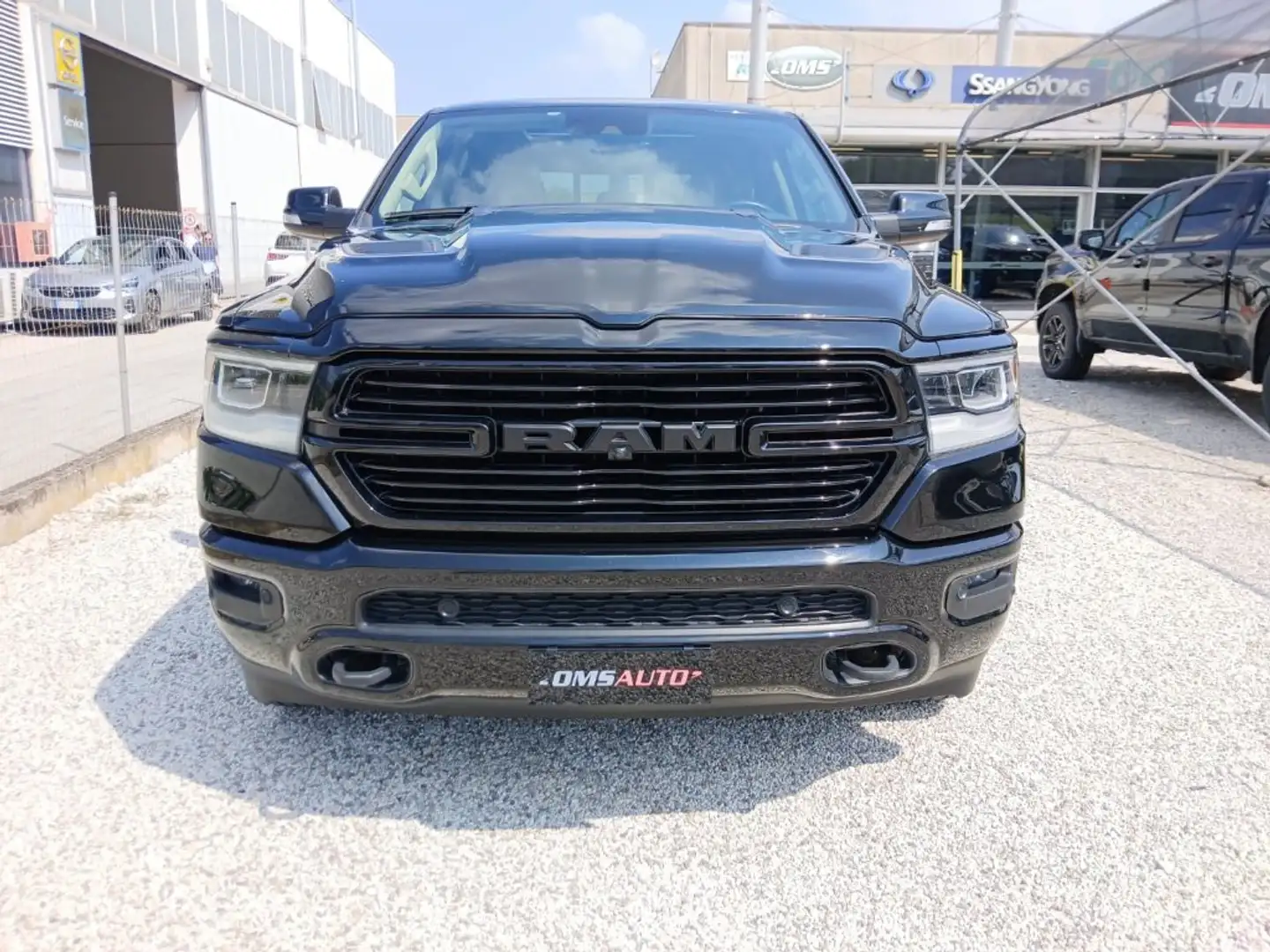 Dodge RAM 1500 5.7 GPL V8 Laramie Night 6 Posti Ram Box Zwart - 2