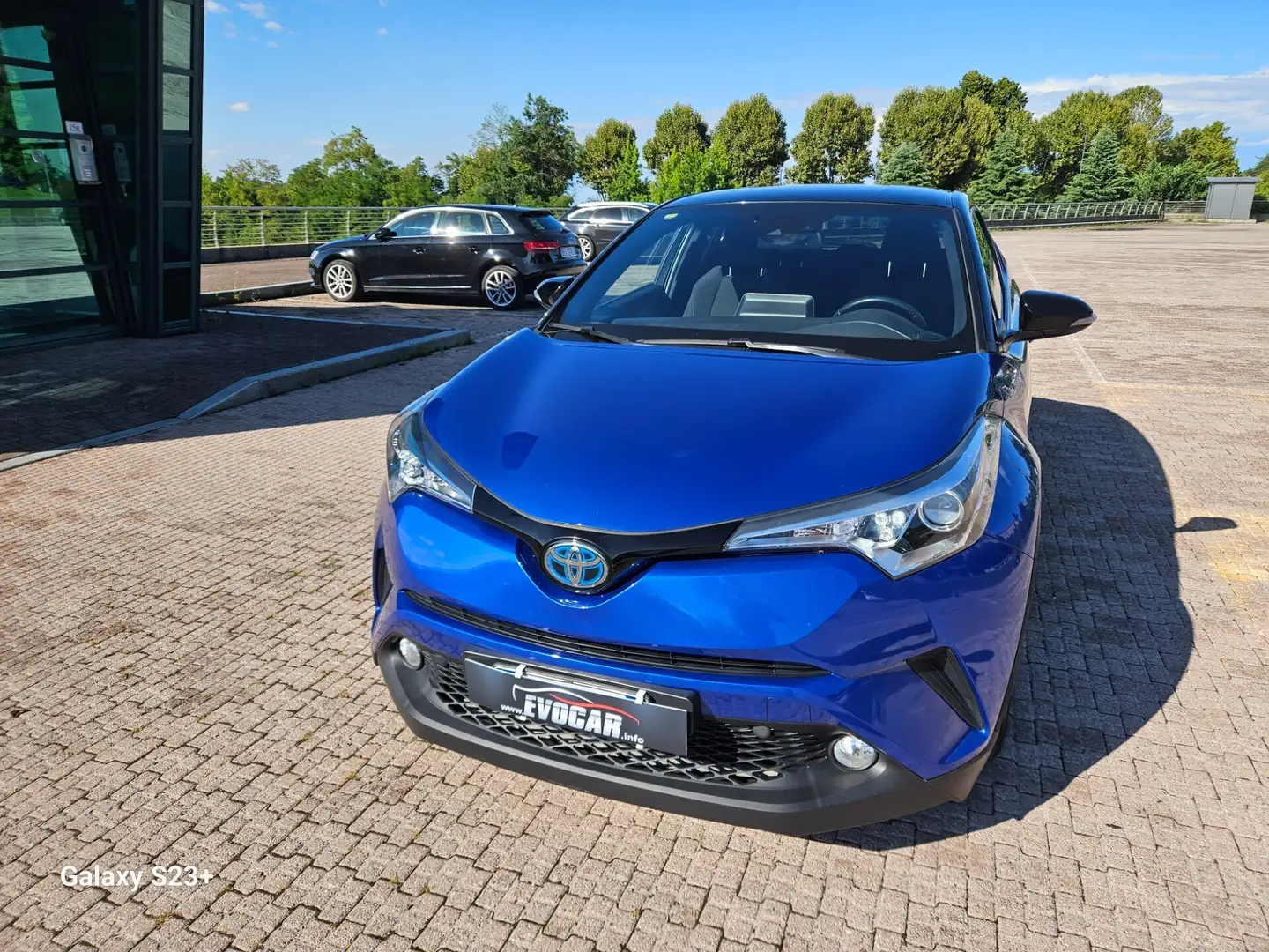 Toyota C-HR C-HR 1.8 Hybrid E-CVT Lounge Blau - 2