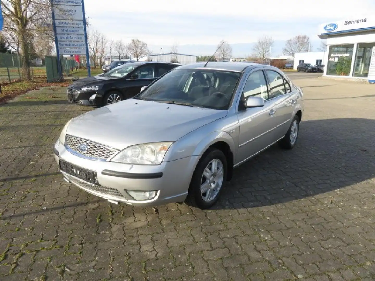 Ford Mondeo Ghia - 1