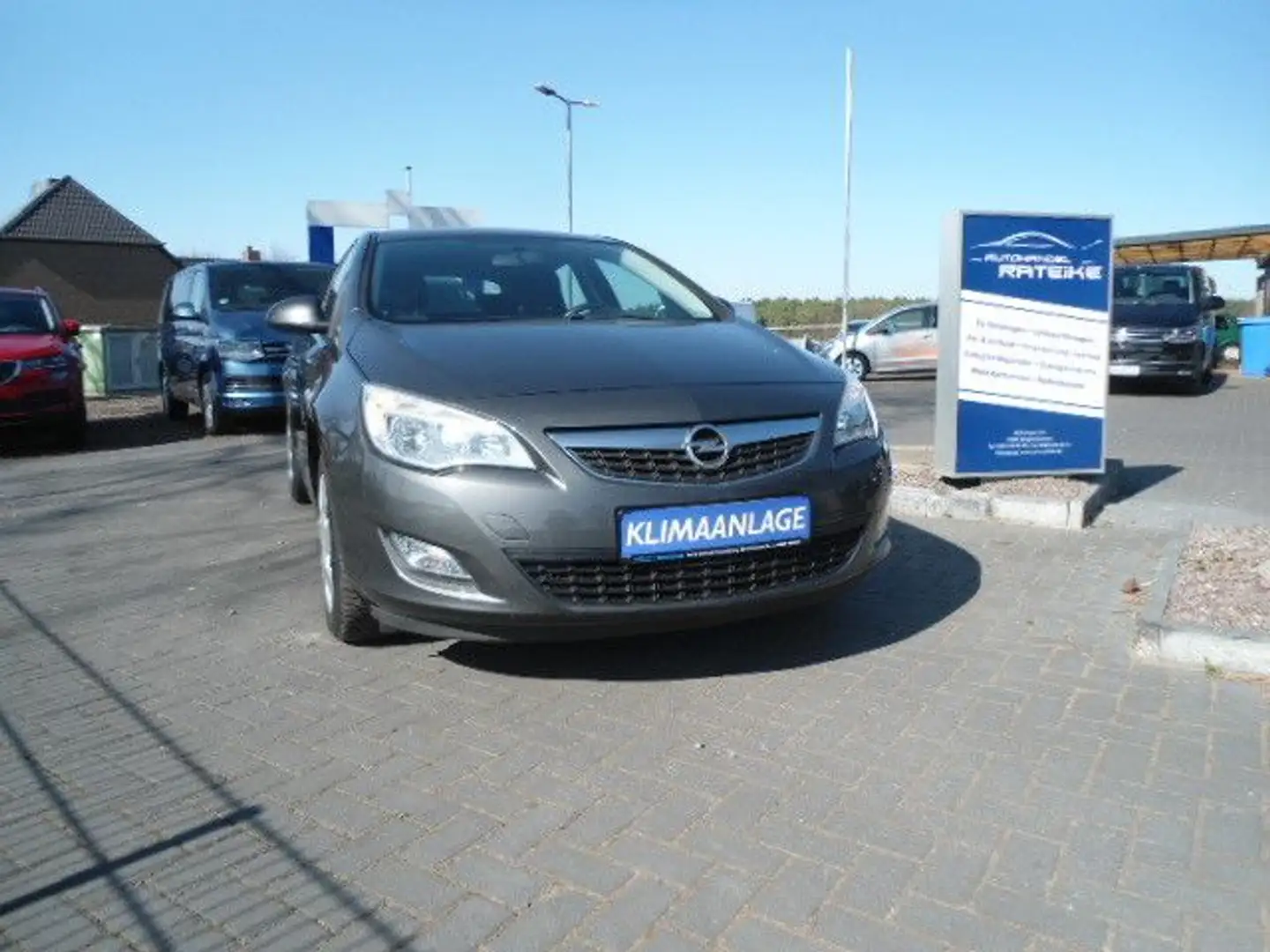 Opel Astra J Lim. 5-trg. Edition, AHK , HU / AU NEU Grau - 1
