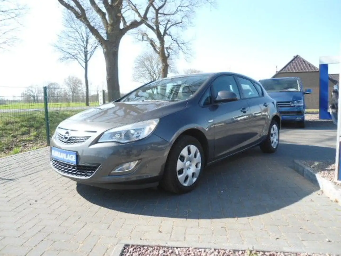Opel Astra J Lim. 5-trg. Edition, AHK , HU / AU NEU Grau - 2