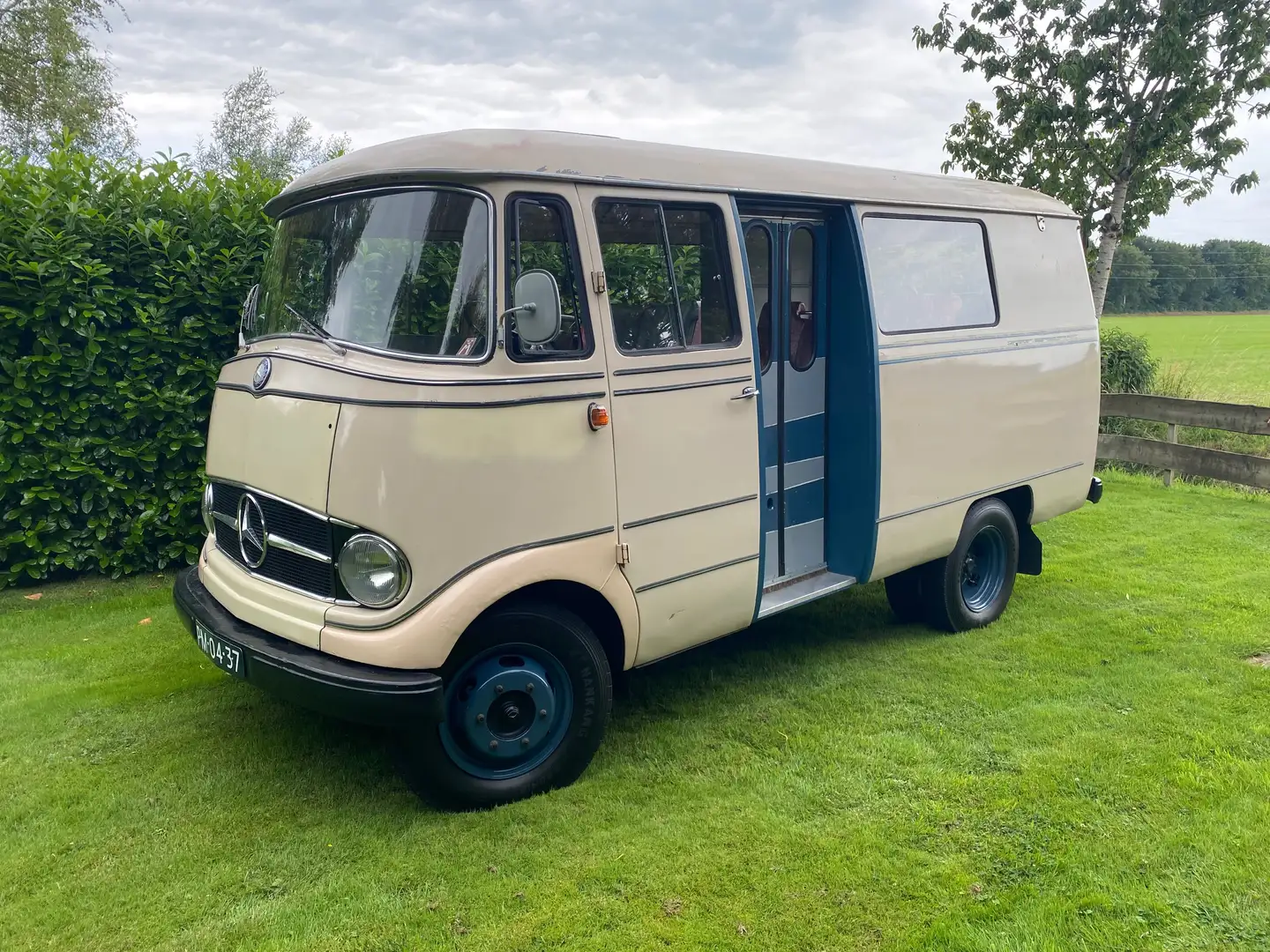 Mercedes-Benz T1 O319 D White - 1