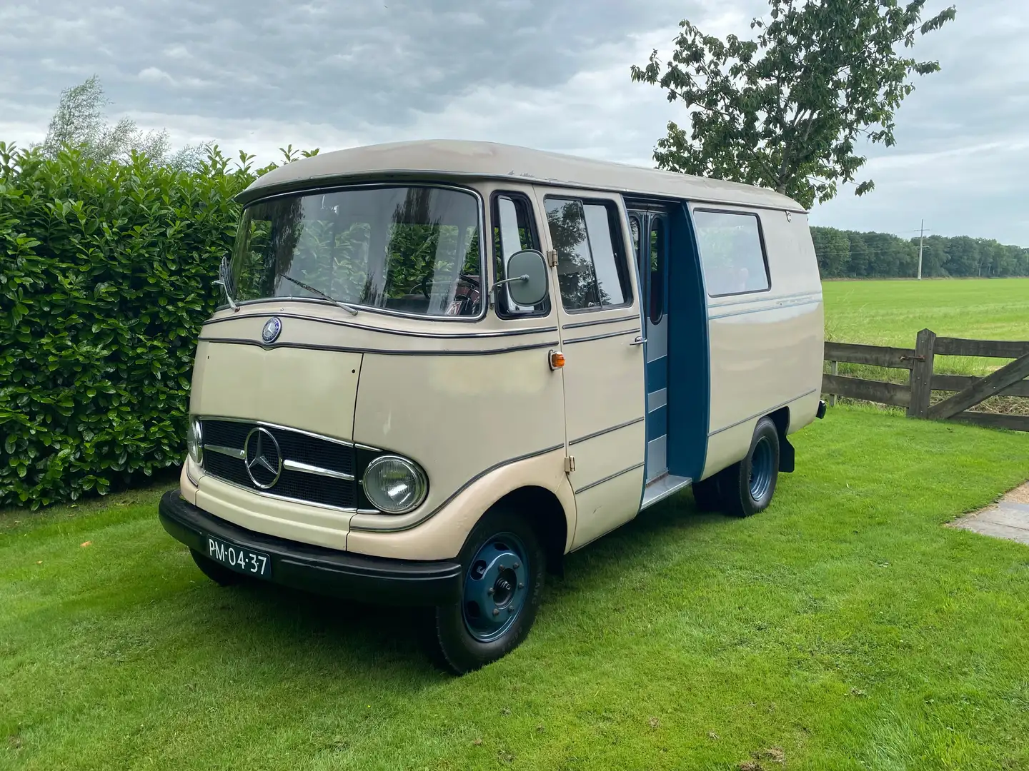 Mercedes-Benz T1 O319 D White - 2