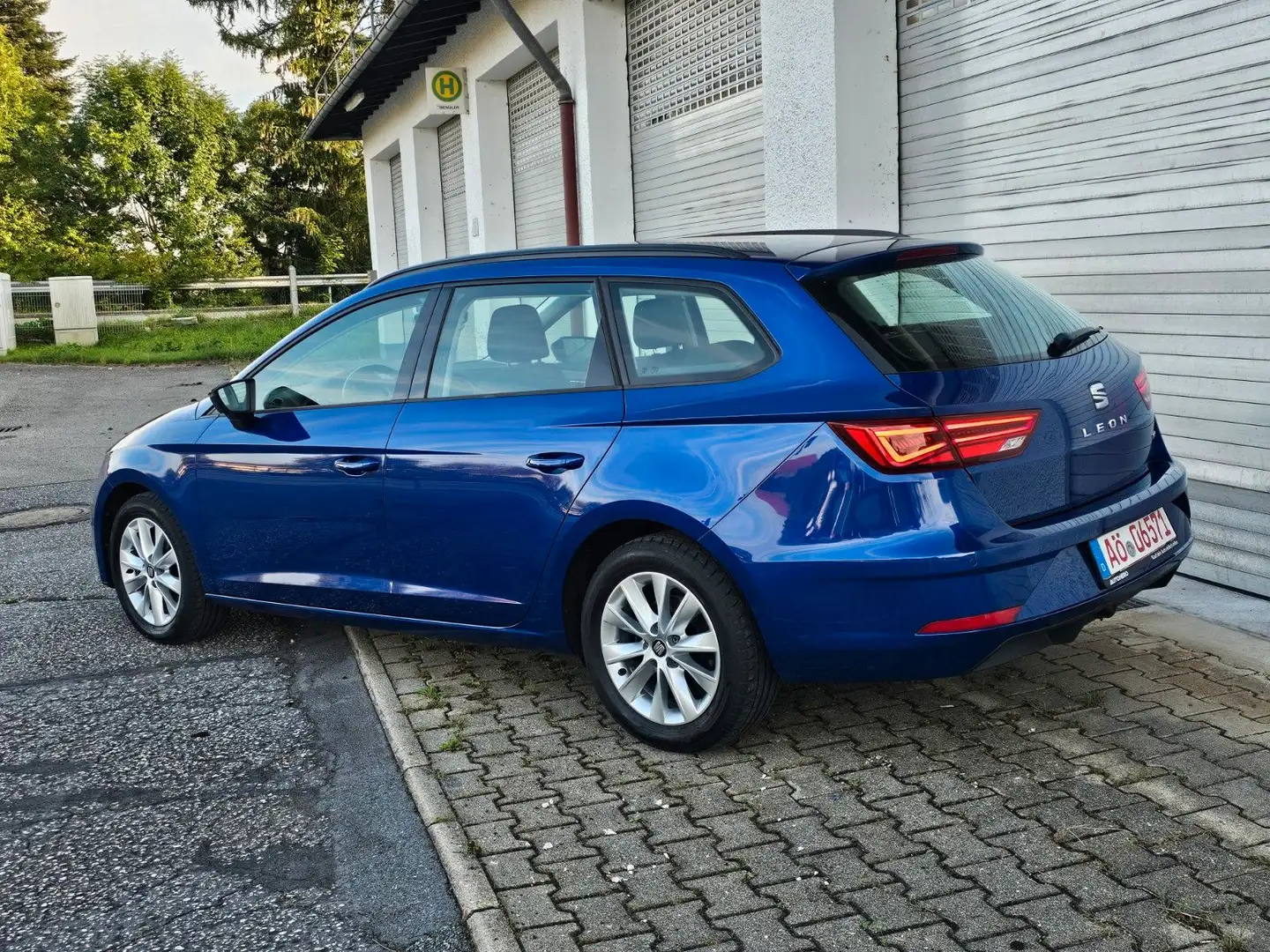 SEAT Leon 1.4 TGI ST STYLE 1.HAND AHK LED EURO 6 Blau - 2