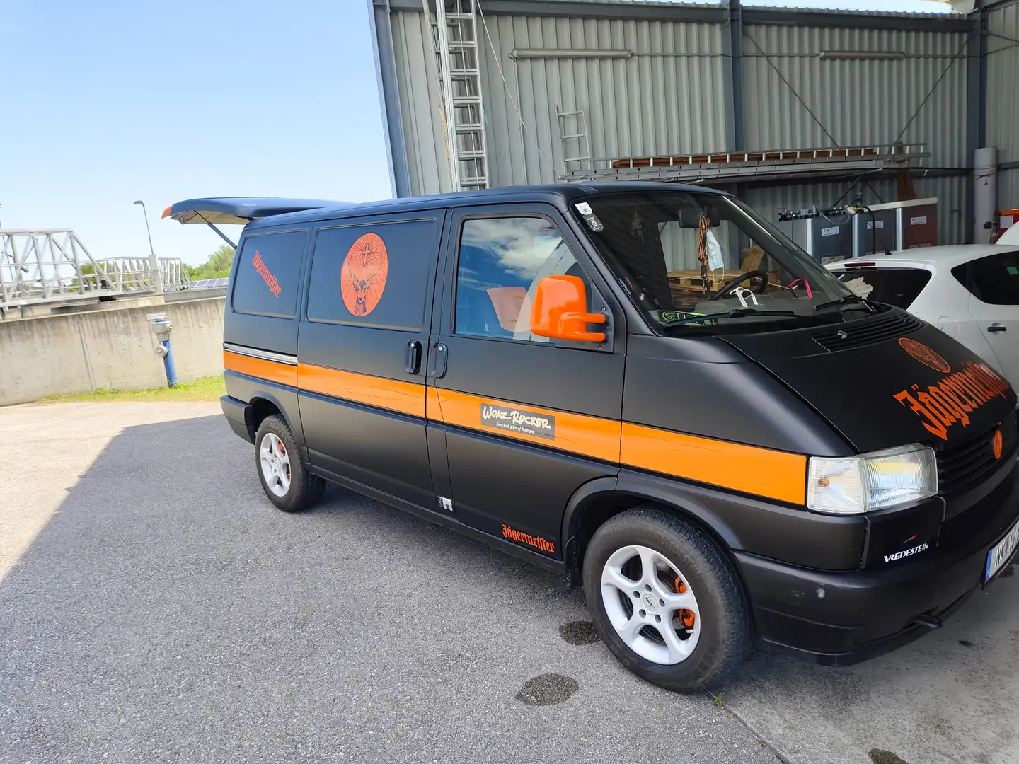 Volkswagen T4 Kombi Kombi 1,9 Ds. Czarny - 1