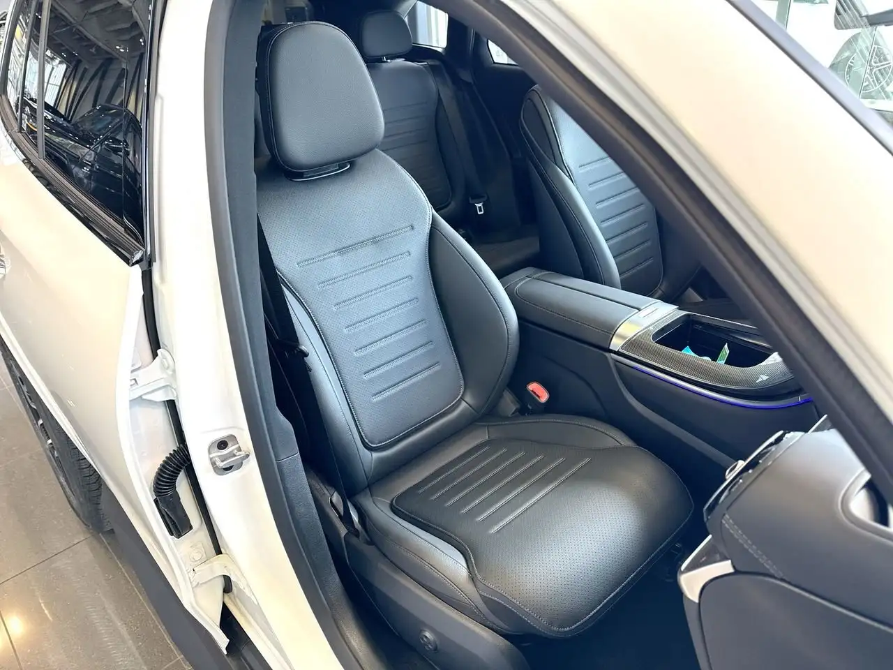 Mercedes-Benz GLC снимка Mercedes-Benz GLC