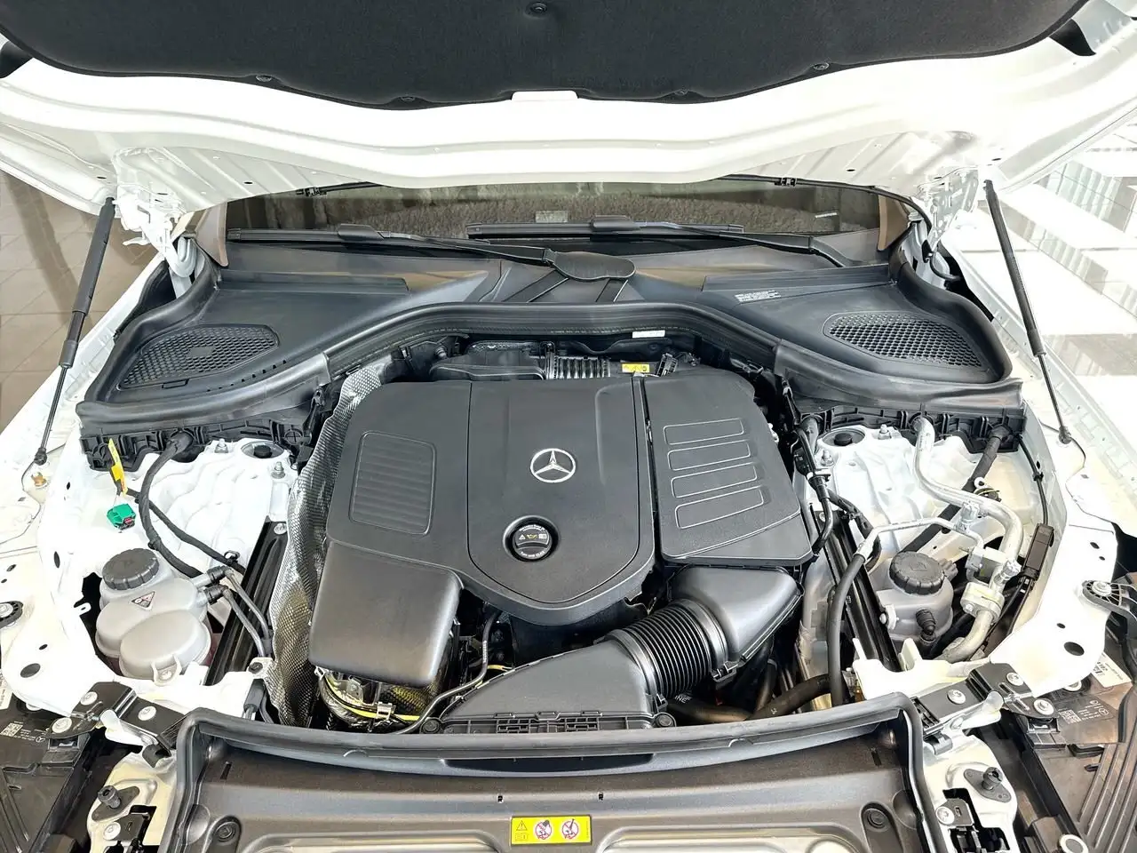 Mercedes-Benz GLC снимка Mercedes-Benz GLC