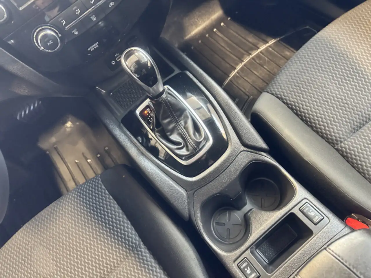 Nissan Qashqai снимка Nissan Qashqai