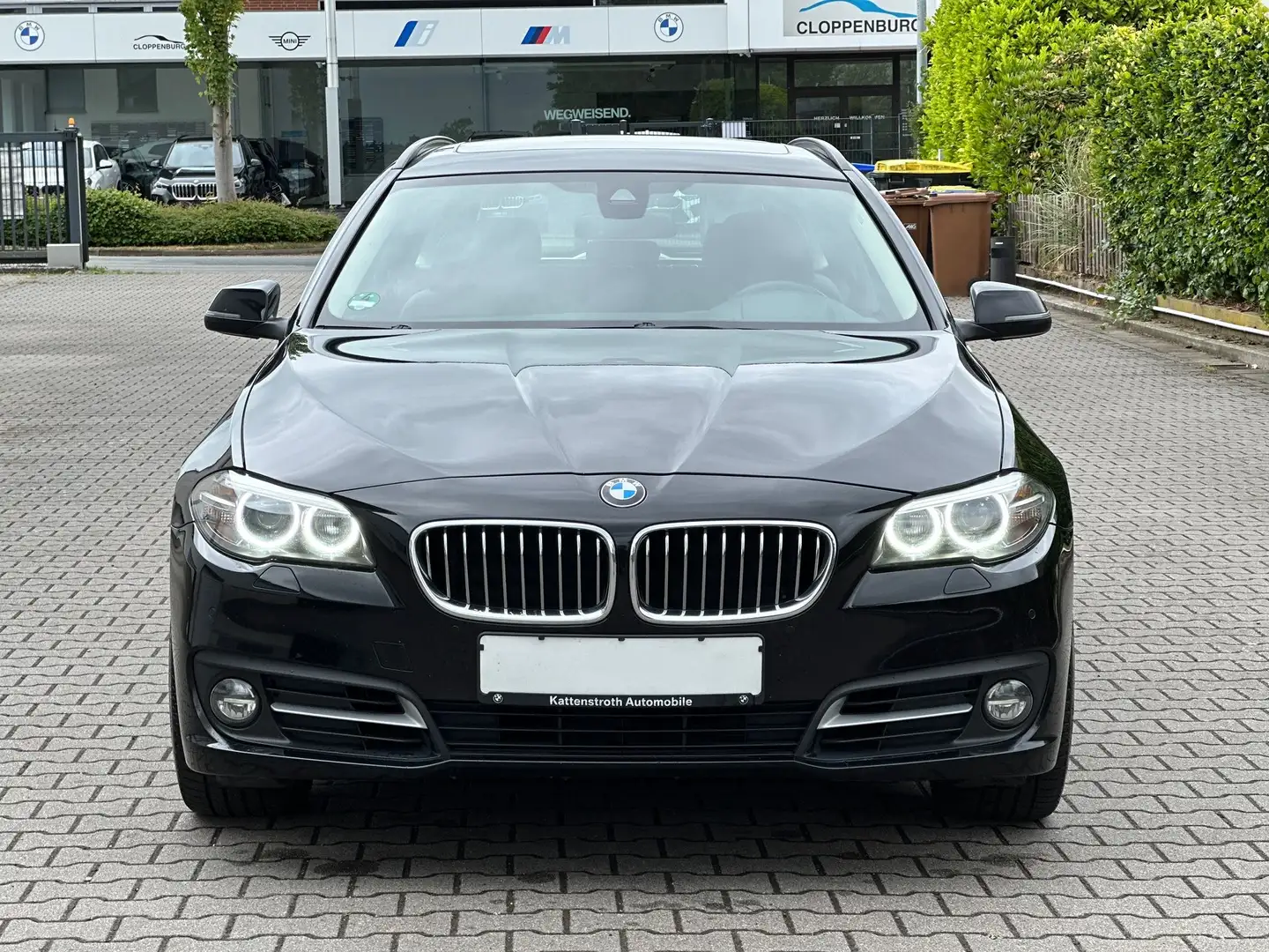 BMW 530 530d xDrive Touring Aut. Schwarz - 2