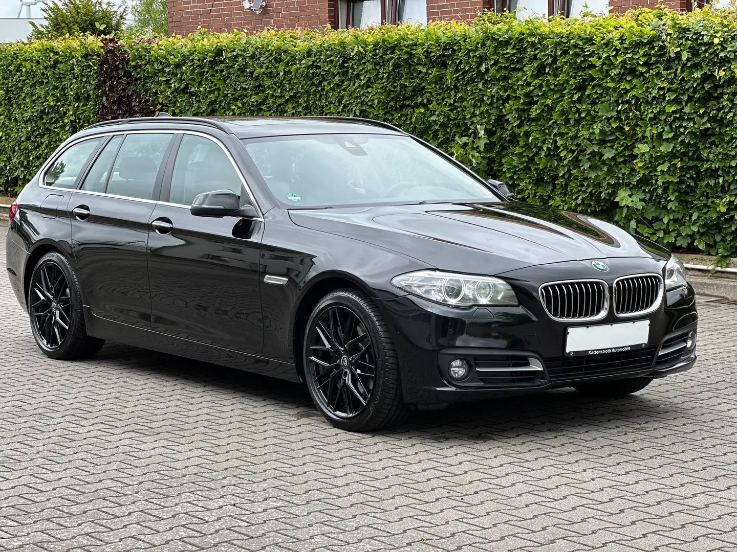 BMW 530 530d xDrive Touring Aut. Schwarz - 1