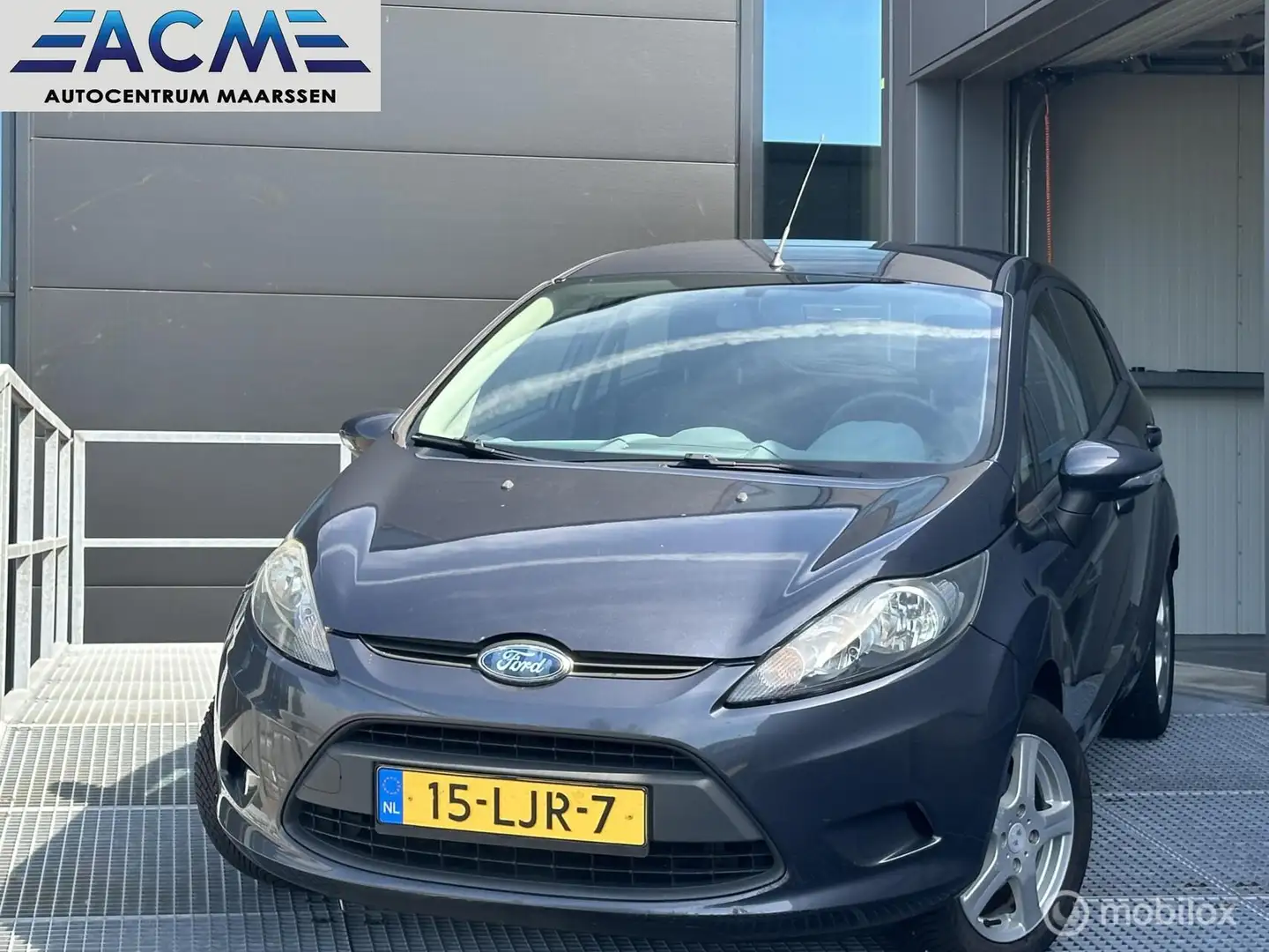 Ford Fiesta 1.25 Titanium Grijs - 1
