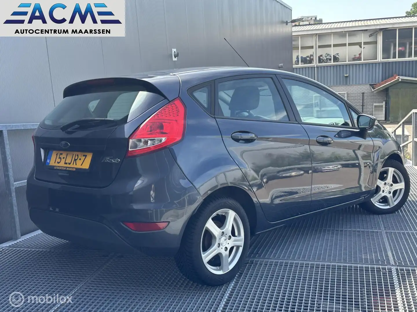 Ford Fiesta 1.25 Titanium Grijs - 2
