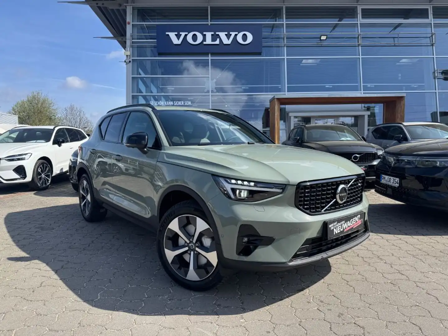 Volvo XC40 B3 B DKG Plus Dark+PixelLED+Allwetter+ Grün - 2