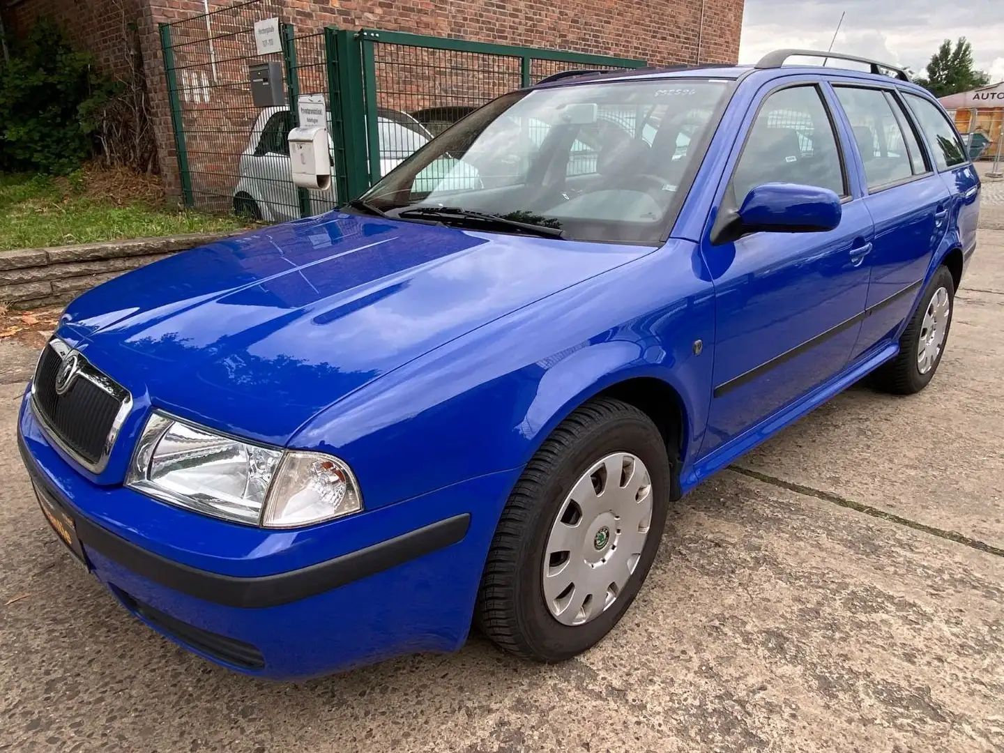 Skoda Octavia Combi Tour Glasdach+Sitzheizung+34000km! plava - 1
