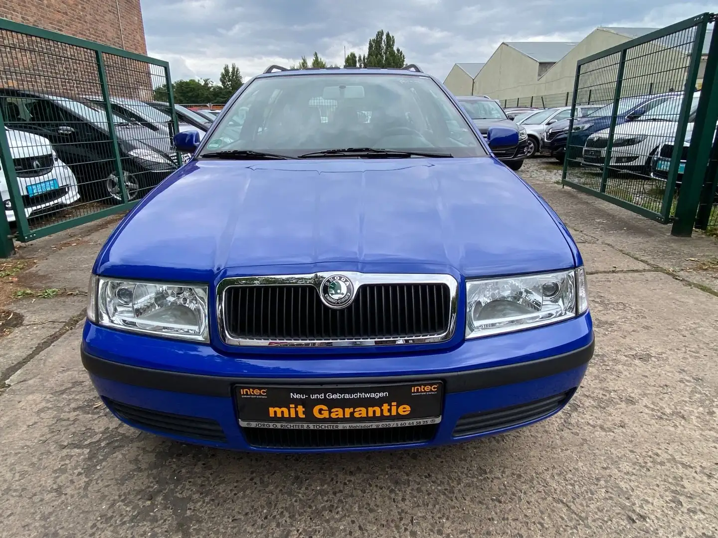 Skoda Octavia Combi Tour Glasdach+Sitzheizung+34000km! plava - 2