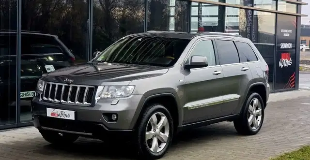 Jeep Grand Cherokee view 3