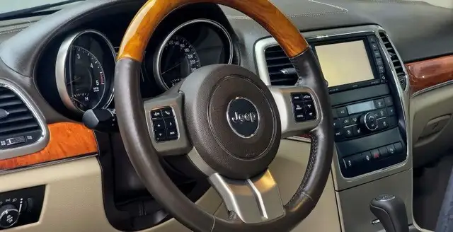 Jeep Grand Cherokee view 8