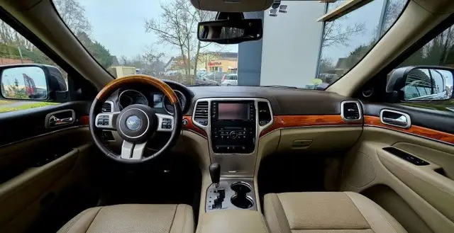 Jeep Grand Cherokee view 13