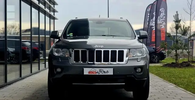 Jeep Grand Cherokee view 2