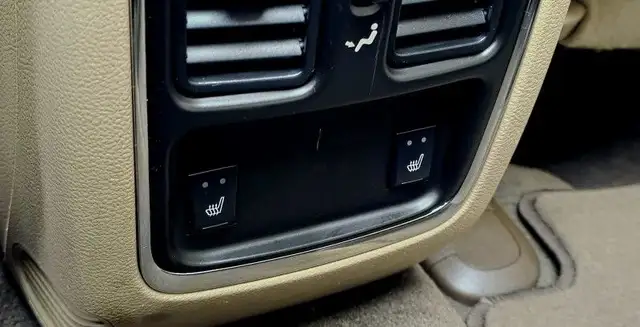 Jeep Grand Cherokee view 12