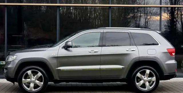 Jeep Grand Cherokee view 5