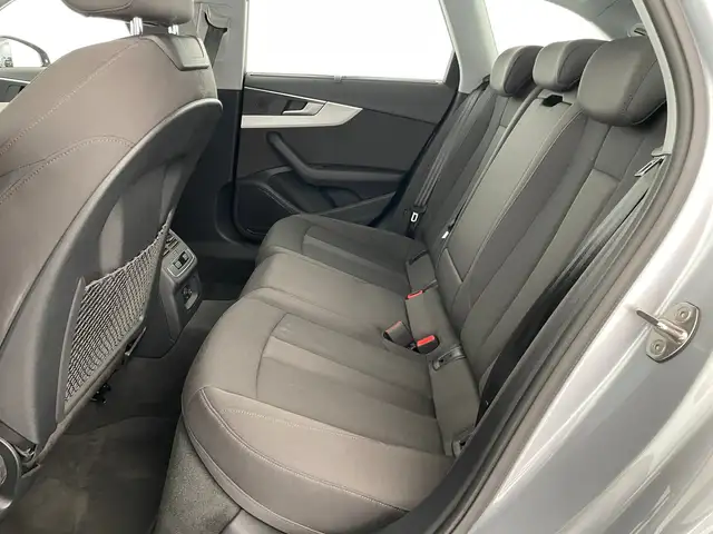 Audi A4 view 11