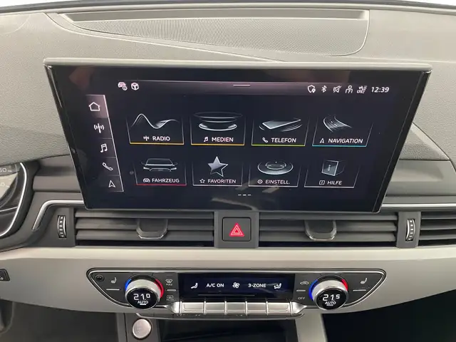 Audi A4 view 14