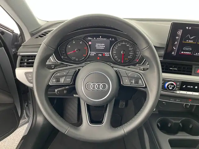 Audi A4 view 13