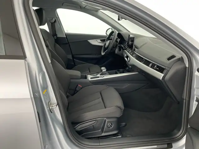 Audi A4 view 10
