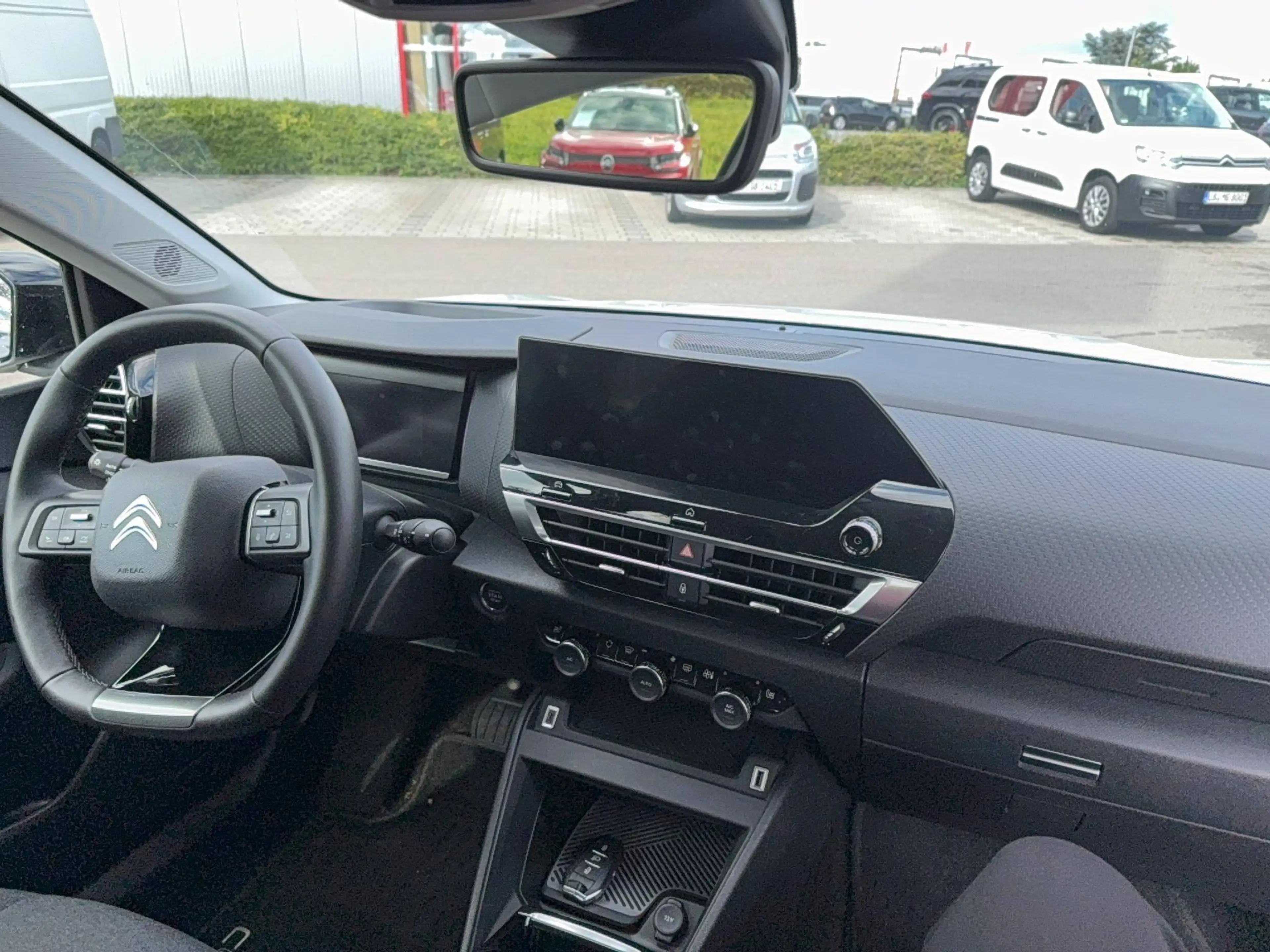 Citroen C4 X C4 X PT 130 EAT8 Shine Automatik stark reduziert — photo 10