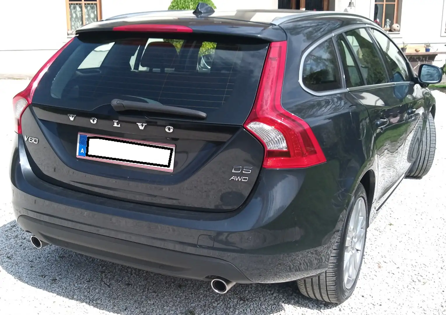 Volvo V60 D5 AWD Summum Grau - 2